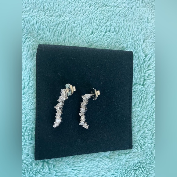 KENNETH JAY LANE BAGUETTE ZIGZAG CRYSTAL EARRINGS - Picture 2 of 3